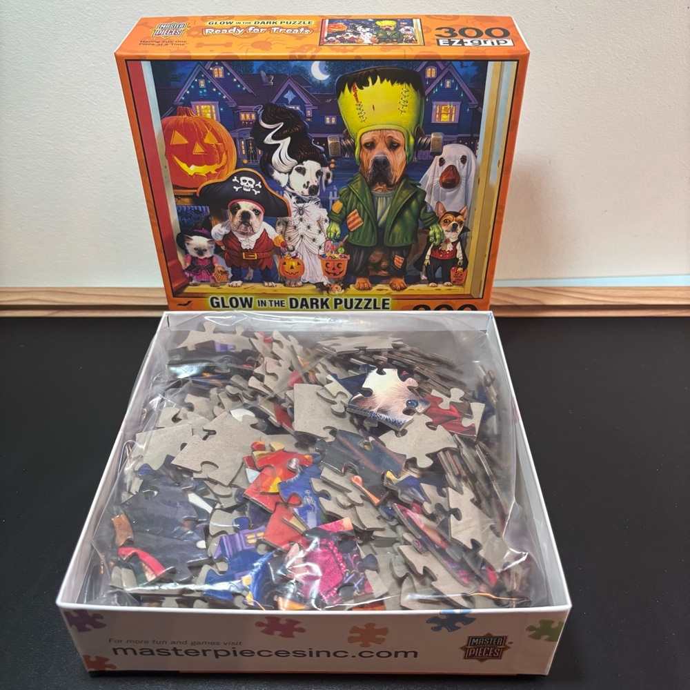 Ready for Treat 300 Piece Glow in the Dark Jigsaw Puzzle - Picture 3 of 7